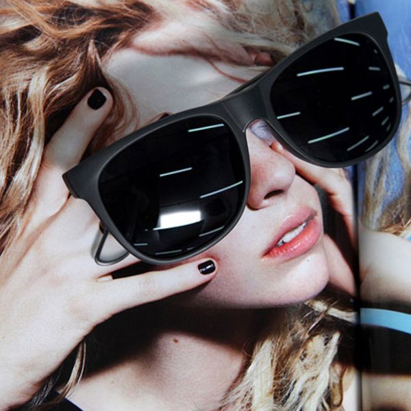2021 new fashion sunglasses women classic retro sun men vintage shades for woman elegant glasses gafas de sol mujer 29di, White;black
2021 new fashion sunglasses women classic retro sun men vintage shades for woman elegant glasses gafas de sol mujer 29di, White;black