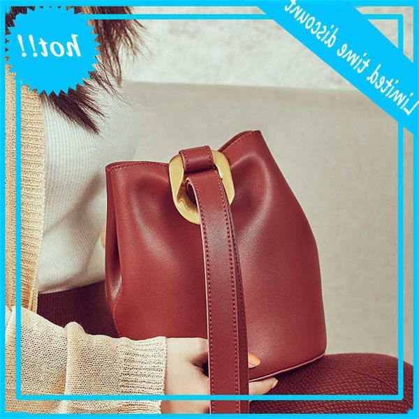 women's new 2020 korean spring and summer fashion cowhide bucket single shoulder net red tide versatile messenger bag
women's new 2020 korean spring and summer fashion cowhide bucket single shoulder net red tide versatile messenger bag