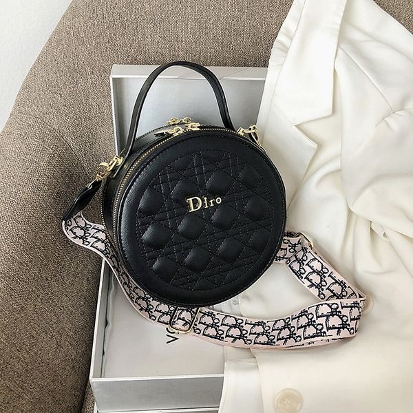 fashion handbags lingge embroidered thread single shoulder bag women's 2022 new round cake wide belt d portable messenger purses ladies
fashion handbags lingge embroidered thread single shoulder bag women's 2022 new round cake wide belt d portable messenger purses ladies
