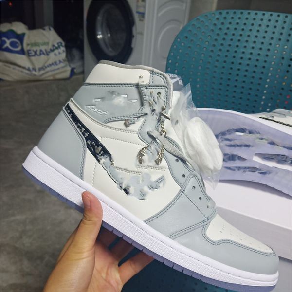 2020 officially revealed anniversary collaboration grey white french fashion style label kim jones sneaker shoe size36-46, Black;red
2020 officially revealed anniversary collaboration grey white french fashion style label kim jones sneaker shoe size36-46, Black;red
