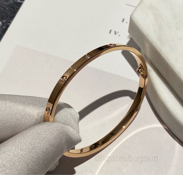 v gold second generation seiko version kajia narrow bracelet screw cnc process ten diamond, Black
v gold second generation seiko version kajia narrow bracelet screw cnc process ten diamond, Black
