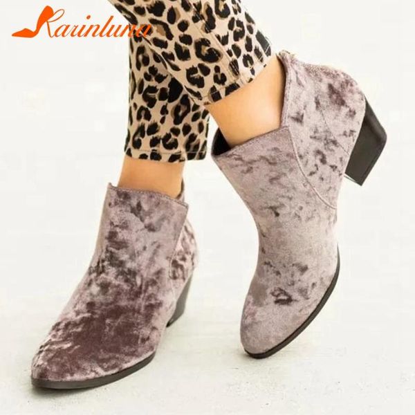 2021 new fashionable ins flock western ankle women boots solid chunky heels round toe footwear multicolor, Black
2021 new fashionable ins flock western ankle women boots solid chunky heels round toe footwear multicolor, Black