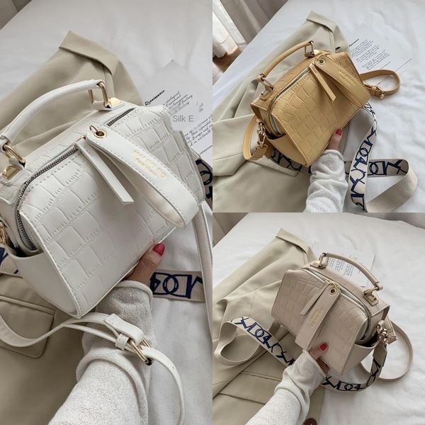 yrrny чувство плеча модно маленькие женщины сумку высокого bag2020 новый универсальный моды корейский моды одно плечо сумка сетка красный ха
yrrny чувство плеча модно маленькие женщины сумку высокого bag2020 новый универсальный моды корейский моды одно плечо сумка сетка красный ха