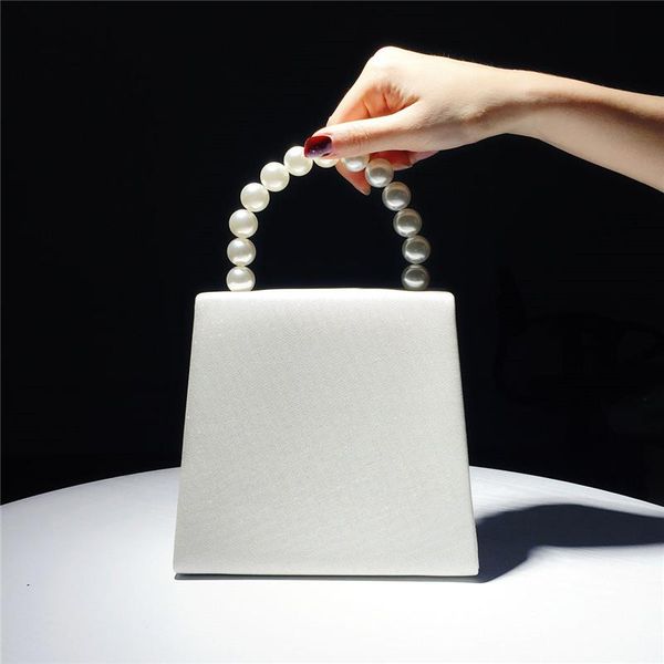 small fragrance style ladies hand bag female new 2020 cheongsam dress retro white pearl bag handbag elegant
small fragrance style ladies hand bag female new 2020 cheongsam dress retro white pearl bag handbag elegant