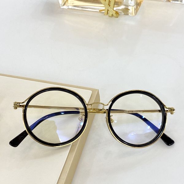 2021 new fashion classic style round frame metal material temperament male and female identical glasses ruler model 046 size 49*19*150
2021 new fashion classic style round frame metal material temperament male and female identical glasses ruler model 046 size 49*19*150