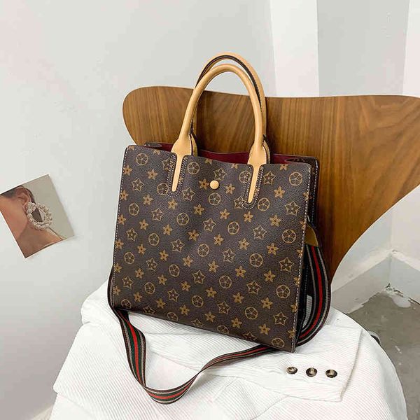 2022 factory wholesale new wide strap fashion tote large capacity handbag women's single shoulder diagonal bucket bag
2022 factory wholesale new wide strap fashion tote large capacity handbag women's single shoulder diagonal bucket bag