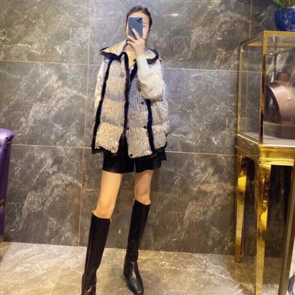 warm fur young fashion vest 2020 new net red fashion splicing mink coat winter, Black
warm fur young fashion vest 2020 new net red fashion splicing mink coat winter, Black