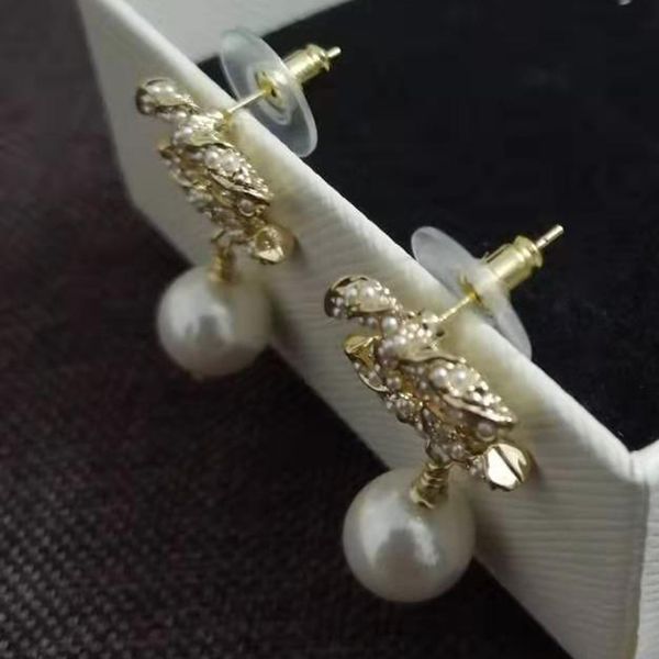 simple letter series earrings short pearl pendant designer earrings 925 silver needle various styles luxury jewelry wholesale, Golden;silver
simple letter series earrings short pearl pendant designer earrings 925 silver needle various styles luxury jewelry wholesale, Golden;silver