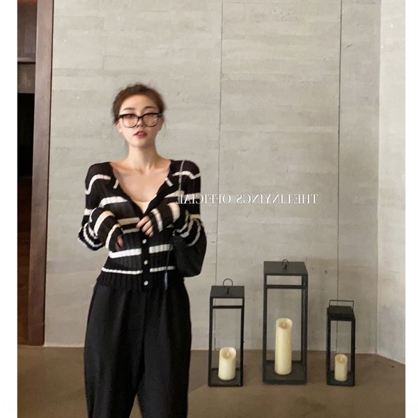 black and coat coatwhite stripe knitted sunscreen shirt women's long sleeve 2020 summer new thin korean version loose cardigan coat ogo, White;black
black and coat coatwhite stripe knitted sunscreen shirt women's long sleeve 2020 summer new thin korean version loose cardigan coat ogo, White;black