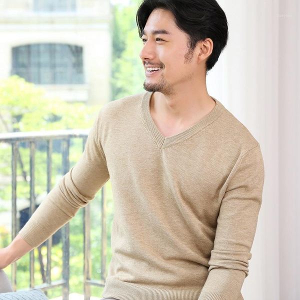 the new 2020 men's v-neck youth plain color thin knit sweater autumn and winter trend sweater men's bottom to keep out the cold1, White;black
the new 2020 men's v-neck youth plain color thin knit sweater autumn and winter trend sweater men's bottom to keep out the cold1, White;black