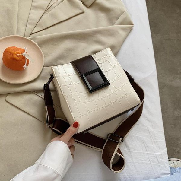 brand original design 2020 new bag fashion square bag simple casual joker wide shoulder strap shoulder messenger
brand original design 2020 new bag fashion square bag simple casual joker wide shoulder strap shoulder messenger