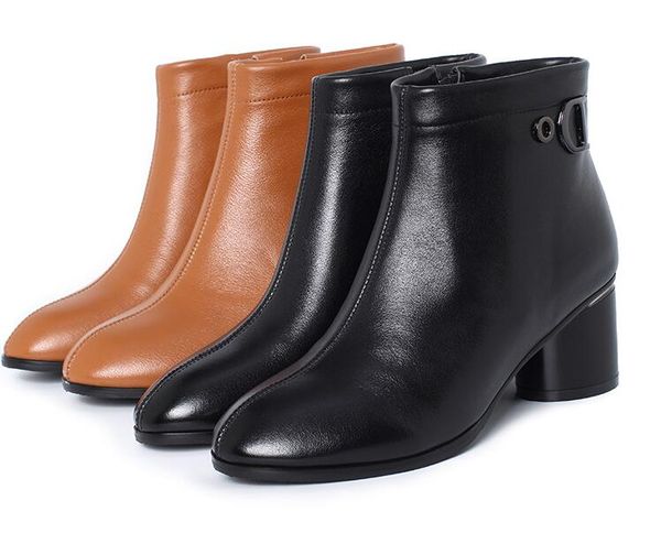 2020 side zipper short boots solid color low tube thick heel 2020 autumn and winter women's short boots pointed toe boots, Black
2020 side zipper short boots solid color low tube thick heel 2020 autumn and winter women's short boots pointed toe boots, Black
