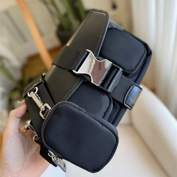 2023 2-piece mens crossbody bags designer camera shoulder bag fashion nylon black phone purses small size motorcycle cross body men women 5a
2023 2-piece mens crossbody bags designer camera shoulder bag fashion nylon black phone purses small size motorcycle cross body men women 5a