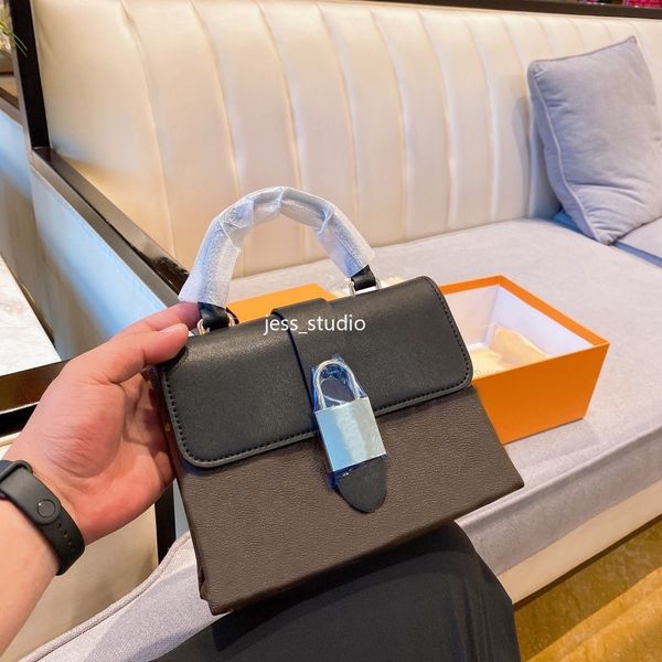 shoulder bag fashion casual lady messenger handbag classic letter flower leather wallet black pink red
shoulder bag fashion casual lady messenger handbag classic letter flower leather wallet black pink red