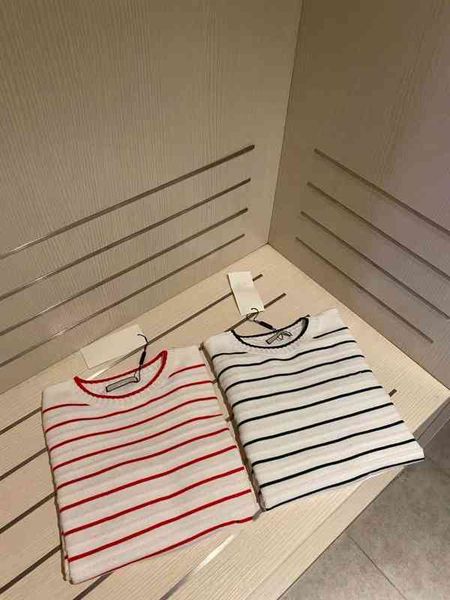 2022 factory wholesale new early autumn contrast stripe double-g embroidery simple cute knitted round neck sleeve looks thin and elegant, White;black
2022 factory wholesale new early autumn contrast stripe double-g embroidery simple cute knitted round neck sleeve looks thin and elegant, White;black