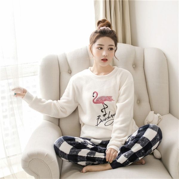 winter sleepwear women velvet pajamas set warm pyjamas femme flannel 2 pcs pj set home wear women thick pijama invierno mujer y200425, Black;red
winter sleepwear women velvet pajamas set warm pyjamas femme flannel 2 pcs pj set home wear women thick pijama invierno mujer y200425, Black;red