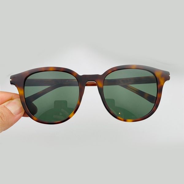 752 new fashion women and men sunglasses small frame charming style popular simple uv400 outdoor glasses with case quality, White;black
752 new fashion women and men sunglasses small frame charming style popular simple uv400 outdoor glasses with case quality, White;black