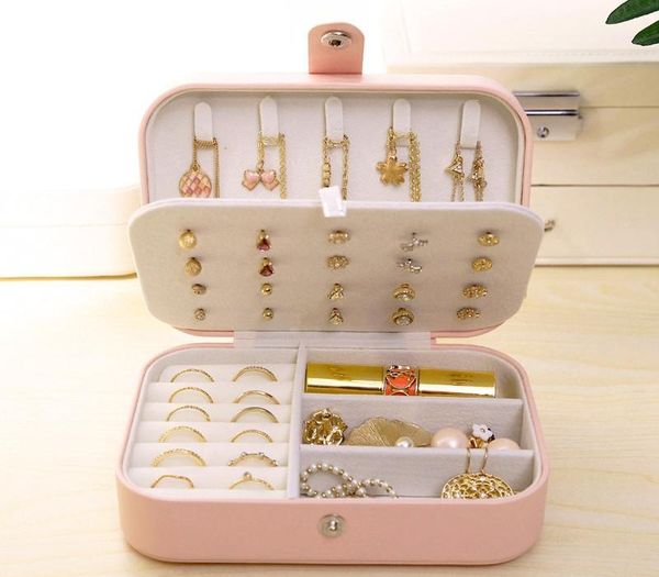кожа pu jewelry box портативный путешествия ювелирных изделий организатор витринного хранения держатель для колец earrings11, Black;white
кожа pu jewelry box портативный путешествия ювелирных изделий организатор витринного хранения держатель для колец earrings11, Black;white