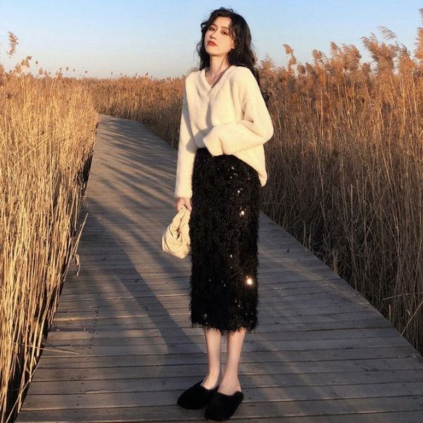 autumn 2020 new loose pullover plush + sequined skirt 2-piece fashion suit for women
autumn 2020 new loose pullover plush + sequined skirt 2-piece fashion suit for women