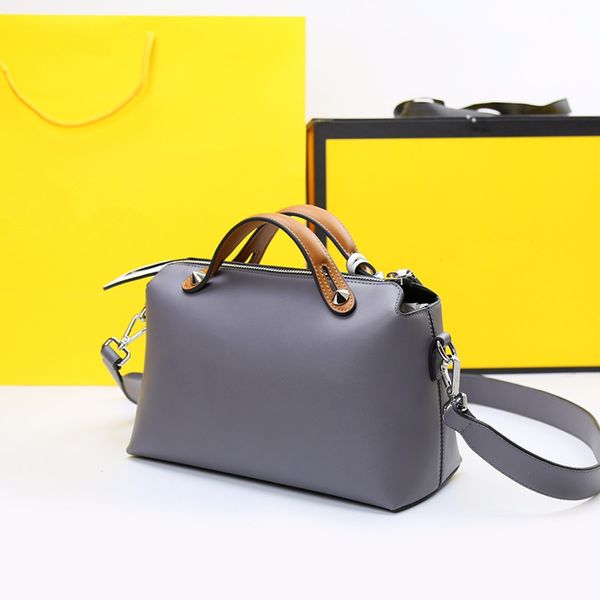 2021 spring women briefcases genuine leather single shoulder bags
2021 spring women briefcases genuine leather single shoulder bags