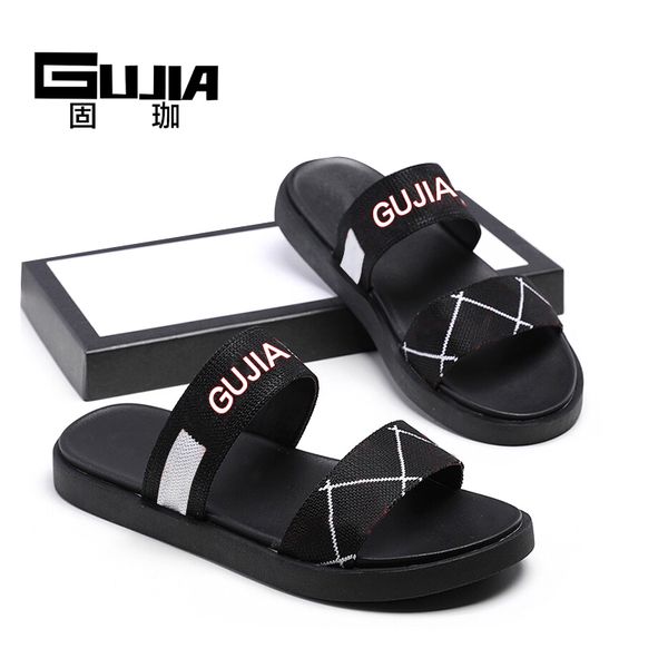 2022 new summer slippers fashion comfortable light personalized men's slippers, italian letter logo screen printing, Black
2022 new summer slippers fashion comfortable light personalized men's slippers, italian letter logo screen printing, Black