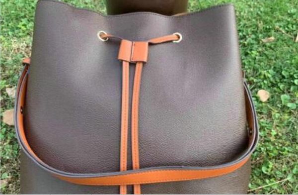 2022 new fashion bucket bag messenger bag shoulder bag 6 colors must-have trend, Black;red
2022 new fashion bucket bag messenger bag shoulder bag 6 colors must-have trend, Black;red