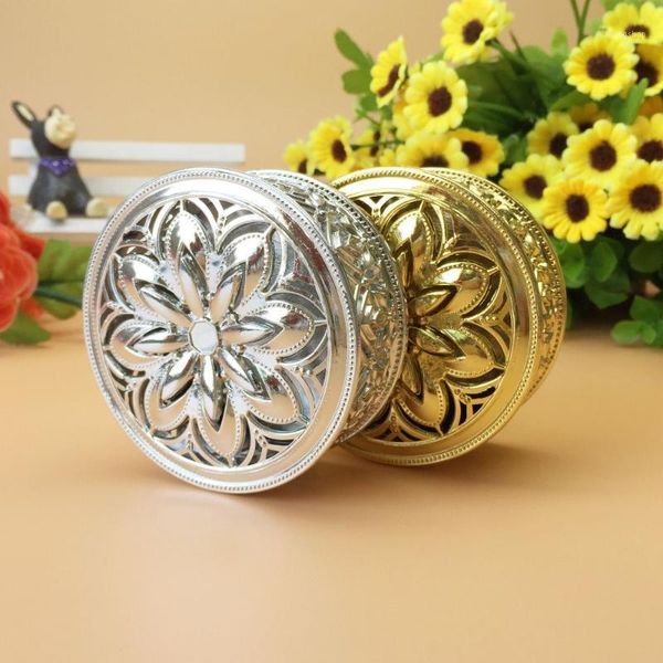 new creative gold silver candy boxes hollow plastic petal candy box export boutique wedding and party gift box1
new creative gold silver candy boxes hollow plastic petal candy box export boutique wedding and party gift box1