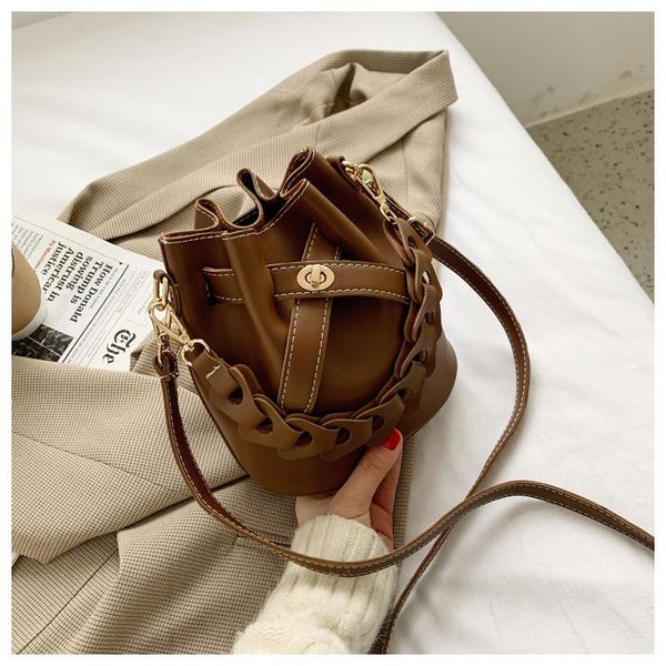 shoulder bags ladies handbags 2021 trendy wild pure color retro bucket bag fashion multifunctional messenger female
shoulder bags ladies handbags 2021 trendy wild pure color retro bucket bag fashion multifunctional messenger female