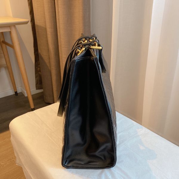 genuine leather womens cc bag large capacity letter decoration handbag luxury designers bags womens handbag ing
genuine leather womens cc bag large capacity letter decoration handbag luxury designers bags womens handbag ing