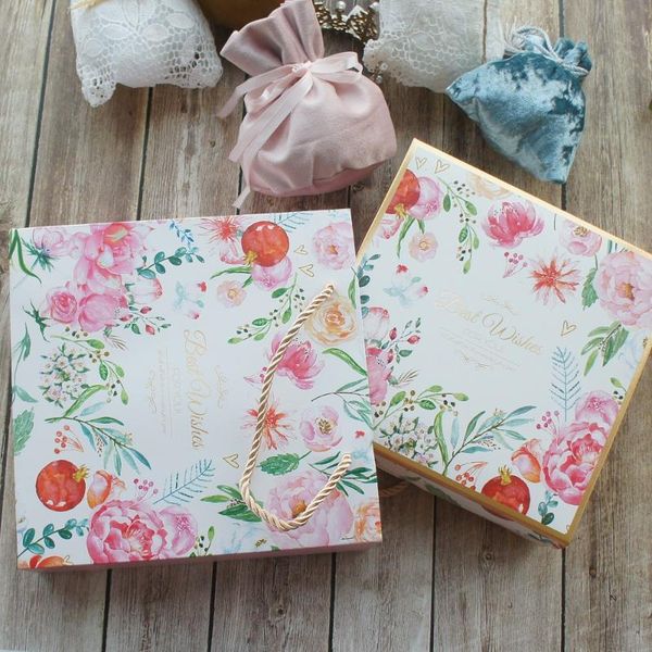 20*20*6cm 3set gold with flower design paper box + bag as baby shower birthday wedding gift packaging use
20*20*6cm 3set gold with flower design paper box + bag as baby shower birthday wedding gift packaging use