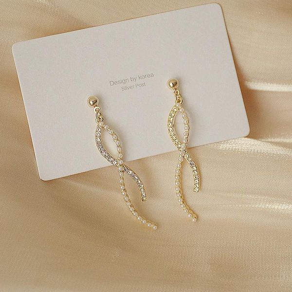 stud korean fasion winding twist design pearl zircon earring for women bohemia elegant zirconia wedding jewelry, Golden;silver
stud korean fasion winding twist design pearl zircon earring for women bohemia elegant zirconia wedding jewelry, Golden;silver