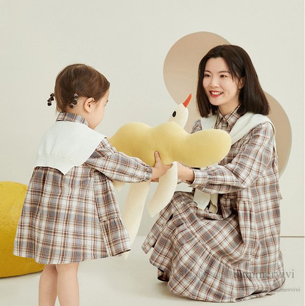 2022 spring girls plaid dress with shawl 2pcs kids lapel long sleeve falbala dress children cotton lattice princess clothing q4261, Red;yellow
2022 spring girls plaid dress with shawl 2pcs kids lapel long sleeve falbala dress children cotton lattice princess clothing q4261, Red;yellow