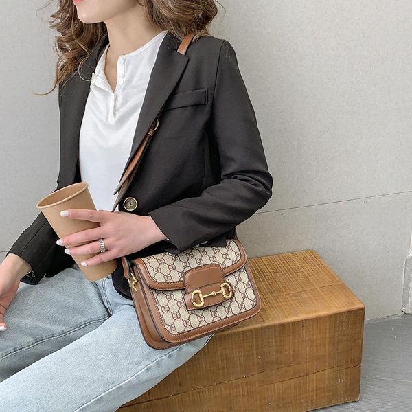 2020 new retro female bag fashion simple shoulder bag casual all-match diagonal trend flip lock female
2020 new retro female bag fashion simple shoulder bag casual all-match diagonal trend flip lock female