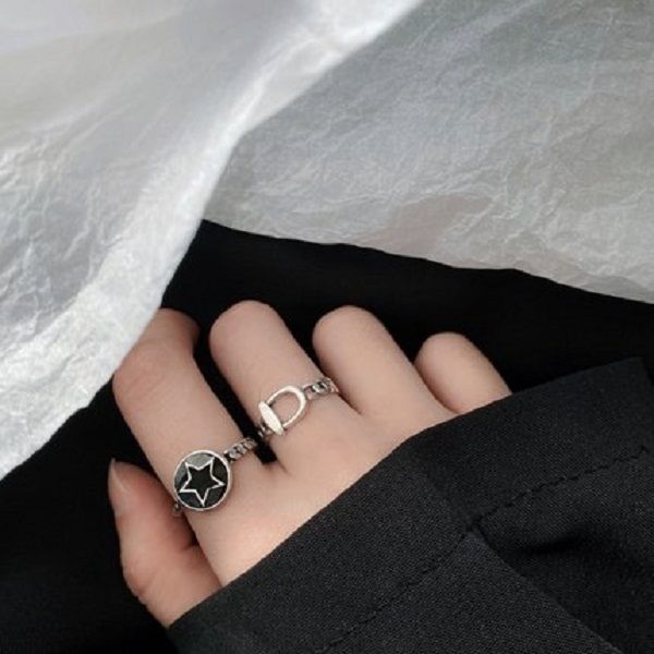 2021 s925 sterling silver black star open index finger chain thai silver ins tide hip hop street personality retro ring female jewelry
2021 s925 sterling silver black star open index finger chain thai silver ins tide hip hop street personality retro ring female jewelry