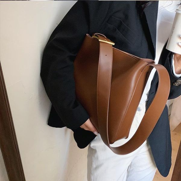 shoulder bags 2021 autumn and winter korean version of wild atmosphere messenger bag high-quality texture ladies one-shoulder bucket
shoulder bags 2021 autumn and winter korean version of wild atmosphere messenger bag high-quality texture ladies one-shoulder bucket