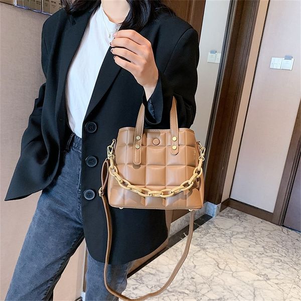 fashion acrylic chain lattice women handbag designer luxury pu leather shoulder crossbody bags big tote purses female bucket sac
fashion acrylic chain lattice women handbag designer luxury pu leather shoulder crossbody bags big tote purses female bucket sac