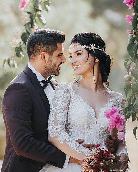 romantic arabic lace tulle wedding dresses a line illusion long sleeves lace sheer v neck floor length country wedding dress tyle, White
romantic arabic lace tulle wedding dresses a line illusion long sleeves lace sheer v neck floor length country wedding dress tyle, White