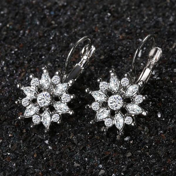 2 Colors Elegant Flower Hoop Earring Delicated Bling Crystal Flower Earrings Women Wedding Banquet Jewelry Female Earring Gift, Golden;silver
2 Colors Elegant Flower Hoop Earring Delicated Bling Crystal Flower Earrings Women Wedding Banquet Jewelry Female Earring Gift, Golden;silver