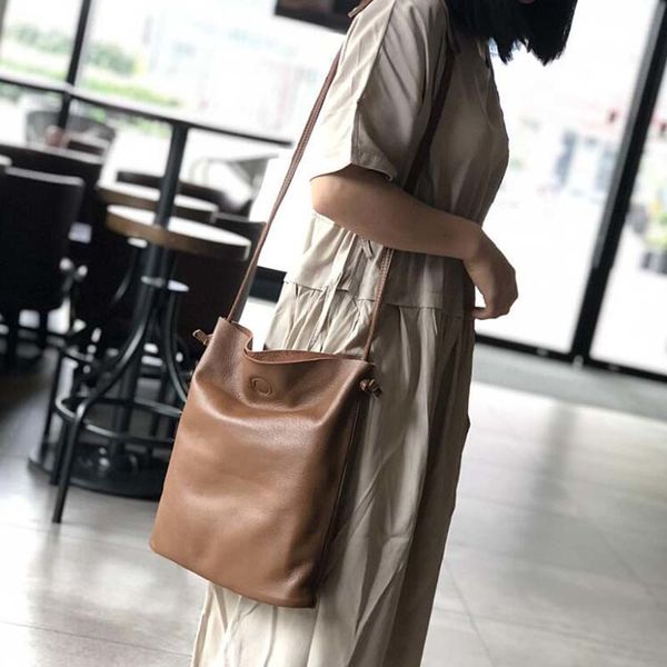 casual crossbody shoulder bag for women vintage big capacity soft genuine leather bag simple design women bags luxury bucket bag c0121
casual crossbody shoulder bag for women vintage big capacity soft genuine leather bag simple design women bags luxury bucket bag c0121