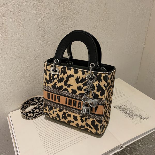 korean small fresh large capacity bag female 2021 new fashion messenger leopard canvas portable one shoulder princess
korean small fresh large capacity bag female 2021 new fashion messenger leopard canvas portable one shoulder princess