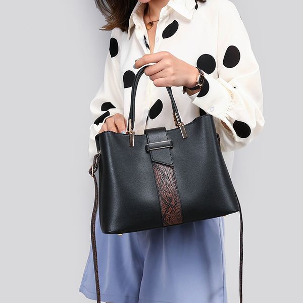 women bags designer large capacity ladies shoulder crossbody hand bags for women leather casual tote belt bag luxury handbags
women bags designer large capacity ladies shoulder crossbody hand bags for women leather casual tote belt bag luxury handbags