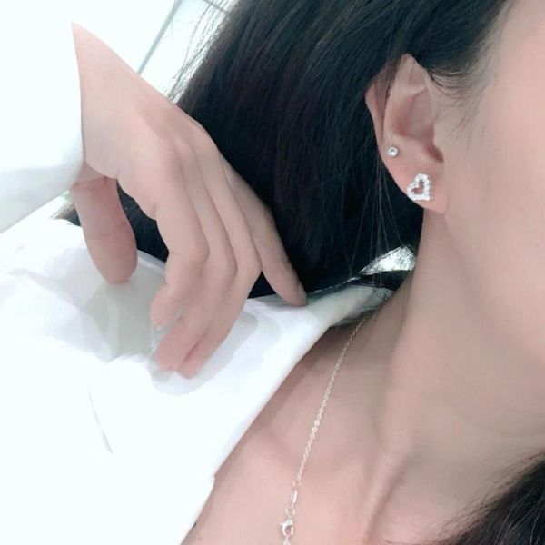 women's s925 pure zircon hollow heart-shaped earrings, elegant and noble fashion boutique valentine's day gift, Golden;silver
women's s925 pure zircon hollow heart-shaped earrings, elegant and noble fashion boutique valentine's day gift, Golden;silver