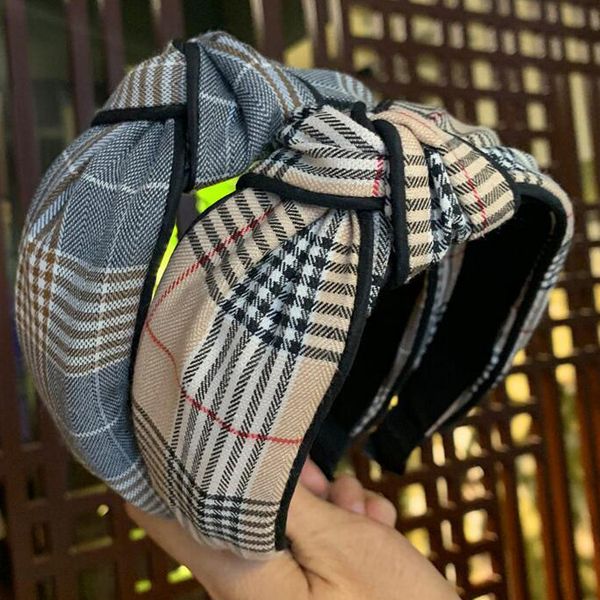 2021 women letter letters intertwined headband fashion logos new luxury cute girls hair accessories retro turban headwraps headbands, Black;brown
2021 women letter letters intertwined headband fashion logos new luxury cute girls hair accessories retro turban headwraps headbands, Black;brown