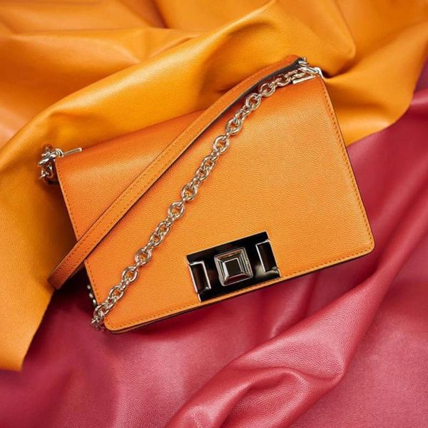 2020 classic genuine leather envelope bag for women with a single-shoulder diagonal cross-chain bag flap
2020 classic genuine leather envelope bag for women with a single-shoulder diagonal cross-chain bag flap