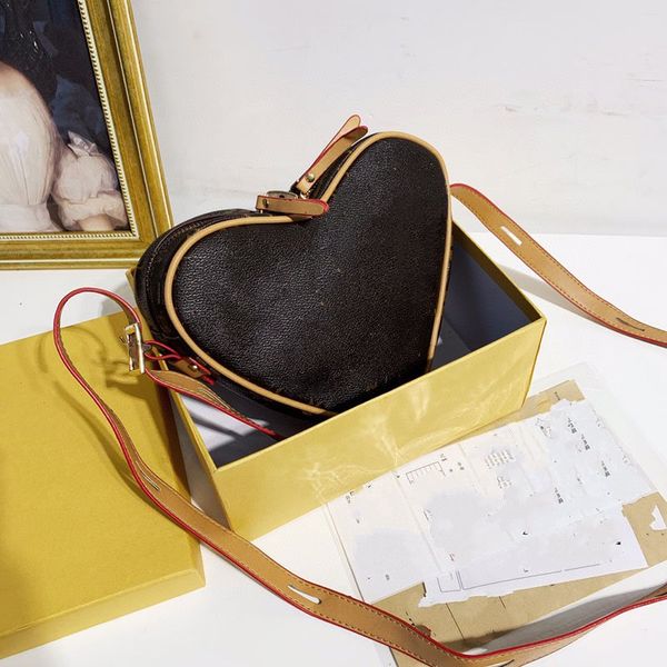 classic love messenger bag luxury designer women's wallet shoulder bags pu leather personality fashion couple can hold cosmetics phone
classic love messenger bag luxury designer women's wallet shoulder bags pu leather personality fashion couple can hold cosmetics phone