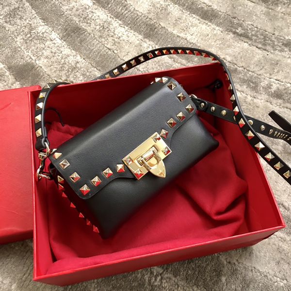 classic style decorative details vary greatly graceful bag 0045classic rivets synthetic material and strange interest color women bags
classic style decorative details vary greatly graceful bag 0045classic rivets synthetic material and strange interest color women bags