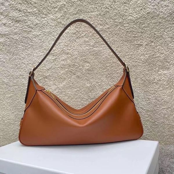 arc de triomphe lisa same style underarm bag 2022 commuter tote medium retro pure romy single shoulder portable moon cowhide dumpling bag, Black;red
arc de triomphe lisa same style underarm bag 2022 commuter tote medium retro pure romy single shoulder portable moon cowhide dumpling bag, Black;red