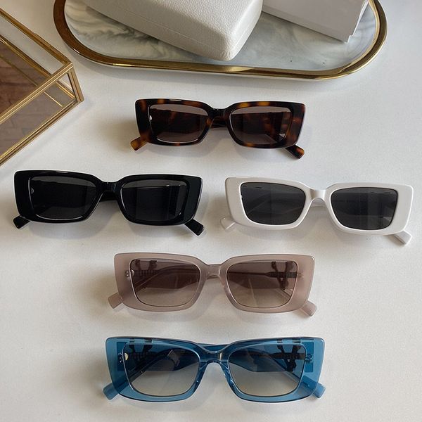 2020 lady new sunglass butterfly shape small women fashion original high rimless decorative sunglass with original case, White;black
2020 lady new sunglass butterfly shape small women fashion original high rimless decorative sunglass with original case, White;black