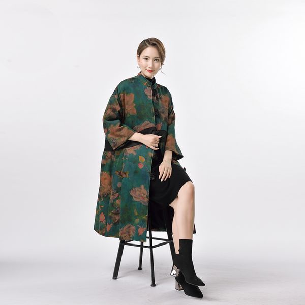 2020 tongxiang autumn and winter green short warmth fashion chinese style tang suit silk down jacket, Black
2020 tongxiang autumn and winter green short warmth fashion chinese style tang suit silk down jacket, Black
