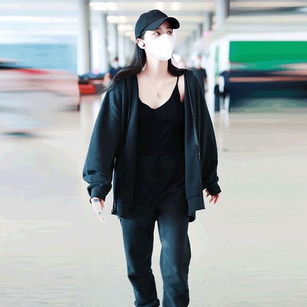 ouyang nana star's coat sweater same black letter printed sweater new languid style street p jacket woman in autumn and winter 2020 usn
ouyang nana star's coat sweater same black letter printed sweater new languid style street p jacket woman in autumn and winter 2020 usn
